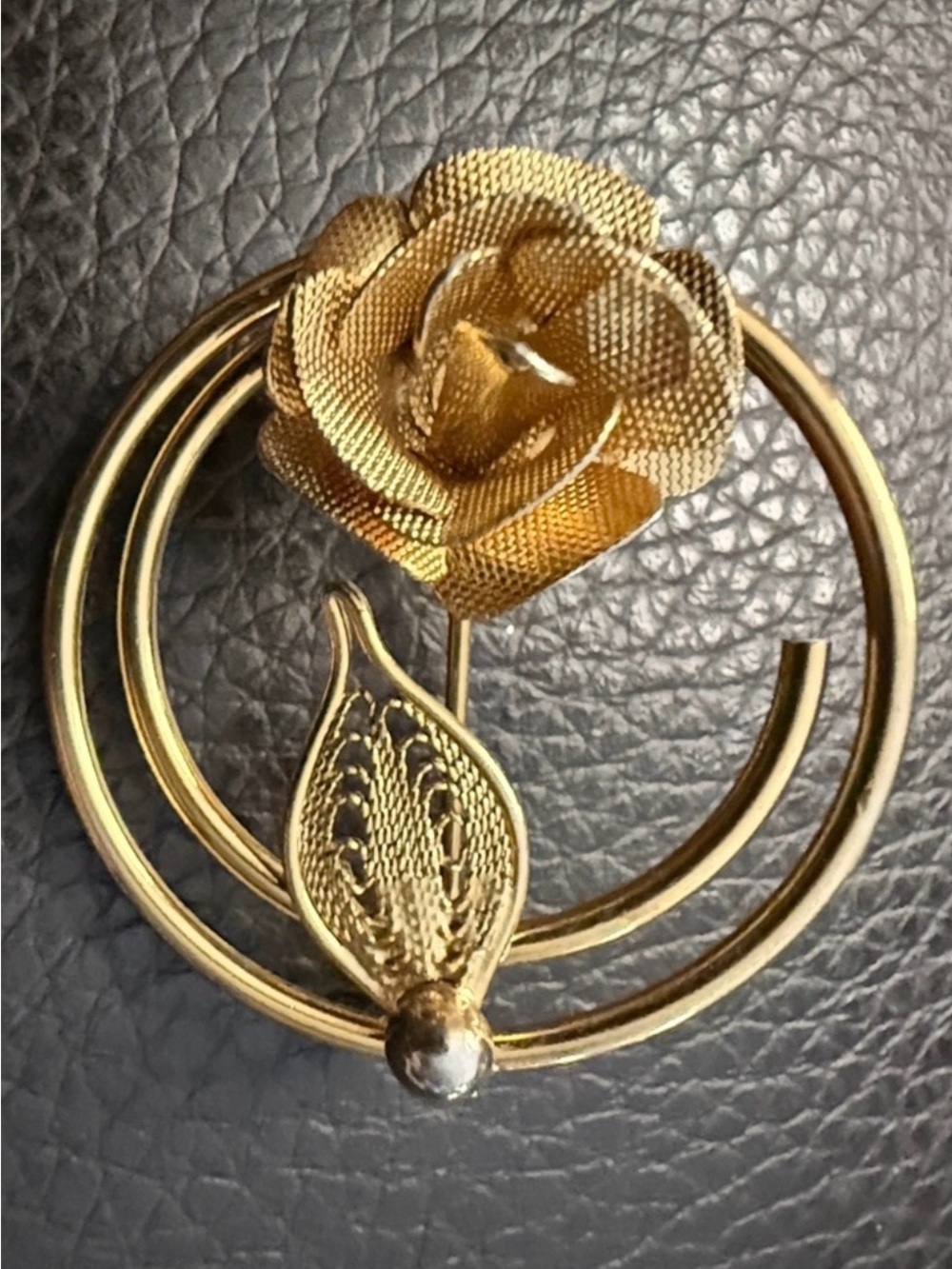 Vintage Sarah Coventry Midcentury Gold Tone Circle Rose Wreath Brooch Pin